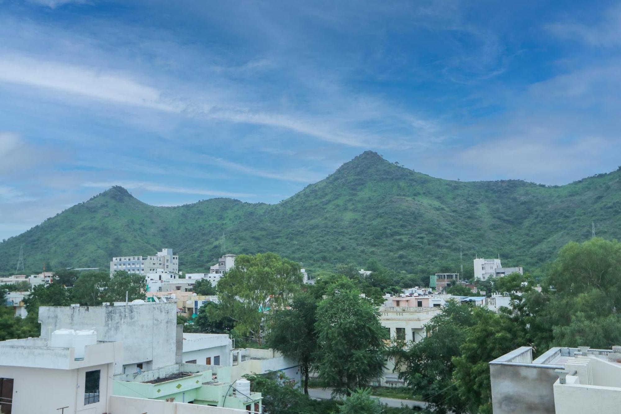 Апарт отель Chitrakoot Residency Удайпур Экстерьер фото